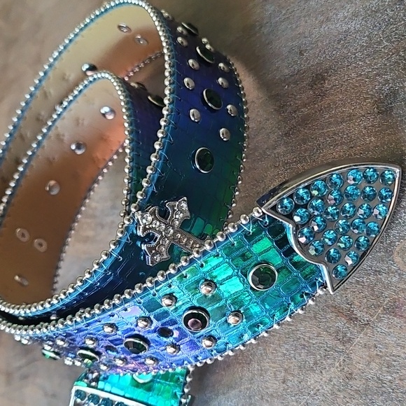 NWT Green Western Rhinestone Cross Concho Studded Alligator iridescent Belt